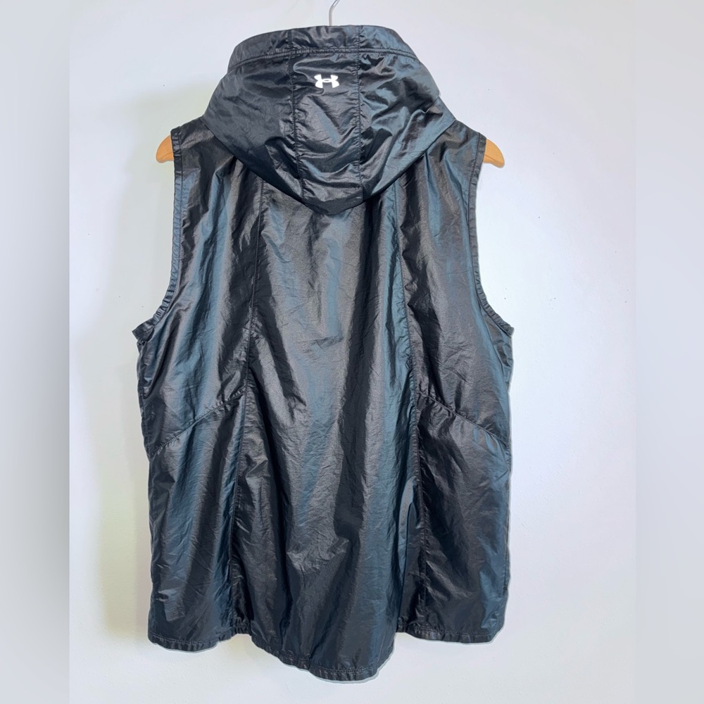 Women’s large under Armour running vest, lightweight black